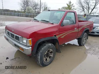1996 Nissan Frontier XE z VIN 1N6SD11Y6TC355732, wystawiony jako IAAI lot #41958249 z przebiegiem 110 419 mil mil oraz . Historia ofert i sprzedaży dostępna na DreamBid. Obrazek 2.