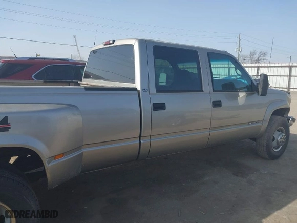 2000 Chevrolet C/K 3500 Crew Cab with VIN 1GCHK33J0YF437640, listed as a IAAI auction lot 41796214 with NaN miles. Bid and sale history available at carsss.com. Image 13.