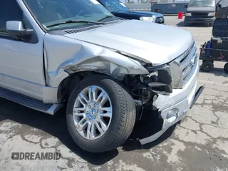 2011 Ford Expedition Limited z VIN 1FMJU2A54BEF43559, wystawiony jako IAAI lot #42294213 z przebiegiem 153 030 mil mil oraz . Historia ofert i sprzedaży dostępna na DreamBid. Obrazek 6.