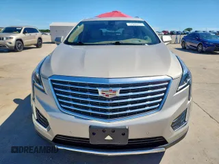 2017 Cadillac XT5 Platinum AWD z VIN 1GYKNFRS0HZ111747, wystawiony jako Copart lot #57666415 z przebiegiem 72 632 mil mil oraz Szkody całkowita. Historia ofert i sprzedaży dostępna na DreamBid. Obrazek 5.