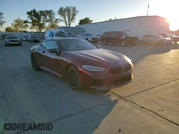 2020 BMW M8 z VIN WBSAE0C02LCD25474, wystawiony jako Copart lot #79533434 z przebiegiem Nie podano mil oraz Szkoda całkowita • Salvage title. Historia ofert i sprzedaży dostępna na DreamBid. Obrazek 10.
