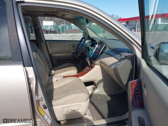 2007 Toyota Highlander w/3rd Row with VIN JTEEP21A070211970, listed as a IAAI auction lot 41761590 with 238,052 mi miles. Bid and sale history available at carsss.com. Image 5.