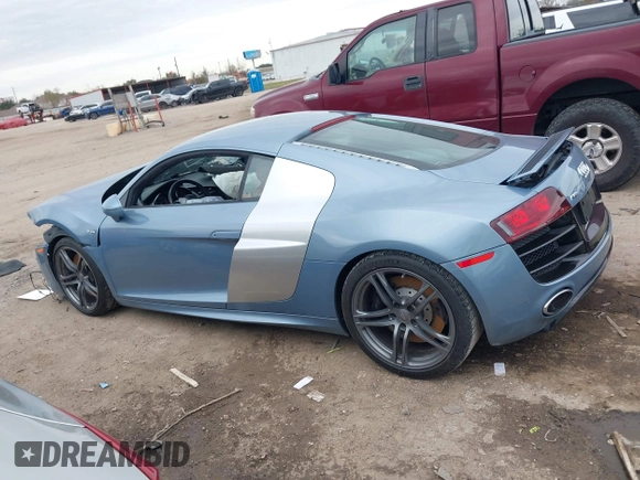 2011 Audi R8 5.2L z VIN WUAANAFG1BN000341, wystawiony jako IAAI lot #41330621 z przebiegiem 52 555 mil mil oraz . Historia ofert i sprzedaży dostępna na DreamBid. Obrazek 13.