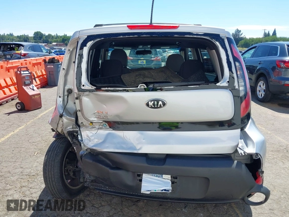 2015 Kia Soul with VIN KNDJN2A20F7795780, listed as a IAAI auction lot 39879289 with 120,531 mi miles. Bid and sale history available at carsss.com. Image 16.