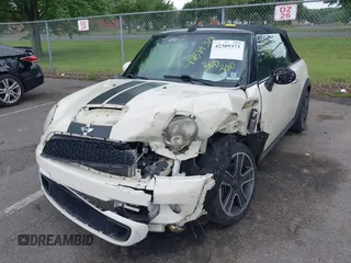 2011 MINI Convertible S с VIN WMWZP3C57BTX82937, выставлен на аукционе IAAI как лот 42389373 с пробегом 60 651 миль миль и . История ставок и продаж доступна на DreamBid. Изображение 6.