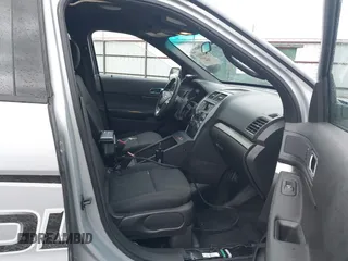 2015 Ford Utility Police Interceptor with VIN 1FM5K8AR8FGC41103, listed as a IAAI auction lot 41945013 with 89,792 mi miles. Bid and sale history available at carsss.com. Image 5.