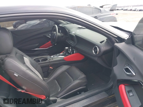 2023 Chevrolet Camaro 2LT z VIN 1G1FD1RX6P0133885, wystawiony jako IAAI lot #41990345 z przebiegiem 50 583 mil mil oraz . Historia ofert i sprzedaży dostępna na DreamBid. Obrazek 5.