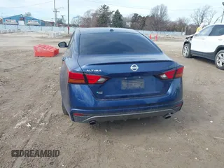 2019 Nissan Altima SR with VIN 1N4BL4CV8KC242508, listed as a IAAI auction lot 41704650 with 121,362 mi miles and . Bid and sale history available at carsss.com. Image 16.
