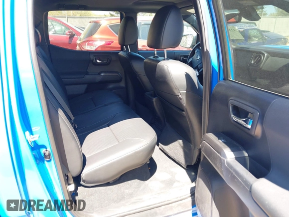 2020 Toyota Tacoma SR5 z VIN 3TMCZ5AN5LM337632, wystawiony jako IAAI lot #42203628 z przebiegiem 39 831 mil mil oraz . Historia ofert i sprzedaży dostępna na DreamBid. Obrazek 8.