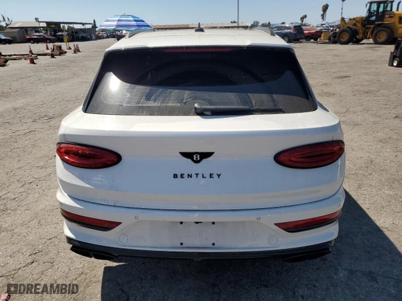 2021 Bentley Bentayga V8 with VIN SJAAM2ZVXMC032804, listed as a Copart auction lot 70631504 with 37960 miles and Salvage Title. Bid and sale history available at carsss.com. Image 6.