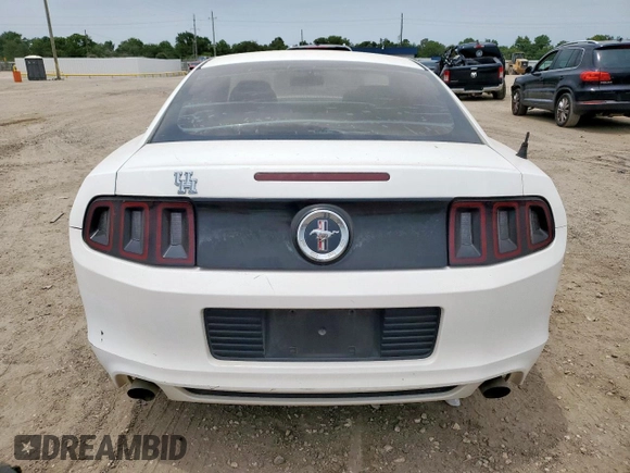 2013 Ford Mustang V6 z VIN 1ZVBP8AM1D5279002, wystawiony jako Copart lot #57902395 z przebiegiem 172 324 mil mil oraz Szkoda całkowita • Salvage title. Historia ofert i sprzedaży dostępna na DreamBid. Obrazek 6.