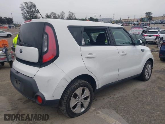 2015 Kia Soul with VIN KNDJN2A26F7207896, listed as a IAAI auction lot 41806999 with 122,235 mi miles. Bid and sale history available at carsss.com. Image 4.