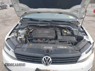 2014 Volkswagen Jetta SE z VIN 3VWD17AJ7EM265918, wystawiony jako IAAI lot #41631974 z przebiegiem 175 028 mil mil oraz . Historia ofert i sprzedaży dostępna na DreamBid. Obrazek 9.