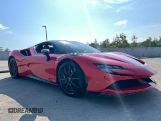 2021 Ferrari SF90 z VIN ZFF95NLA4M0265120, wystawiony jako Copart lot #58449645 z przebiegiem 5000 mil mil oraz Szkody całkowita. Historia ofert i sprzedaży dostępna na DreamBid. Obrazek 1.