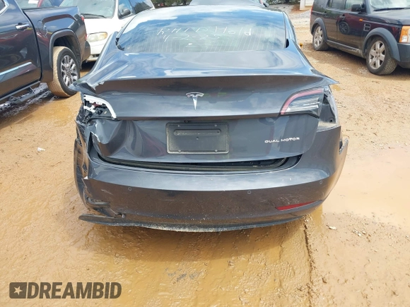 2020 Tesla Model 3 Long Range z VIN 5YJ3E1EB5LF710788, wystawiony jako IAAI lot #42020503 z przebiegiem 76 606 mil mil oraz . Historia ofert i sprzedaży dostępna na DreamBid. Obrazek 16.