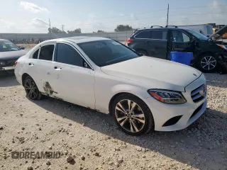 2019 Mercedes-Benz C 300 with VIN 55SWF8DB7KU289125, listed as a Copart auction lot 60836135 with 98,776 mi miles and Salvage title. Bid and sale history available at DreamBid. Image 4.