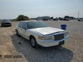 1997 Lincoln Town Car Signature z VIN 1LNLM82W9VY681894, wystawiony jako Copart lot #71467034 z przebiegiem 129 142 mil mil oraz Szkody całkowita. Historia ofert i sprzedaży dostępna na DreamBid. Obrazek 11.