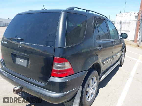 2000 Mercedes-Benz M 320/430/500 z VIN 4JGAB72E0YA203293, wystawiony jako IAAI lot #42257048 z przebiegiem 274 082 mil mil oraz . Historia ofert i sprzedaży dostępna na DreamBid. Obrazek 4.