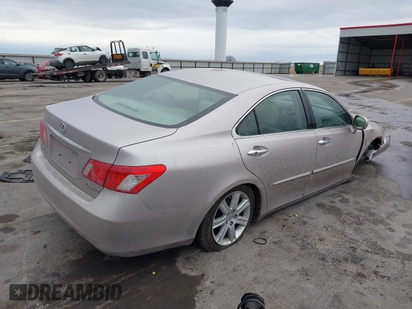 2007 Lexus ES 350 with VIN JTHBJ46G272110174, listed as a IAAI auction lot 41629467 with 105,232 mi miles. Bid and sale history available at carsss.com. Image 4.