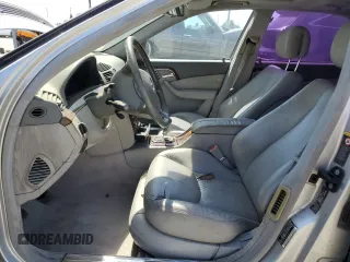 2004 Mercedes-Benz S 500 z VIN WDBNG75J74A419831, wystawiony jako Copart lot #56984295 z przebiegiem Nie podano mil oraz Czysty tytuł • Clean title. Historia ofert i sprzedaży dostępna na DreamBid. Obrazek 7.