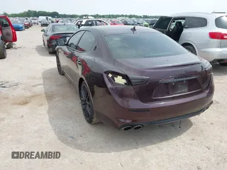 2019 Maserati Ghibli z VIN ZAM57YSL8K1312731, wystawiony jako IAAI lot #42240495 z przebiegiem 31 822 mil mil oraz . Historia ofert i sprzedaży dostępna na DreamBid. Obrazek 3.