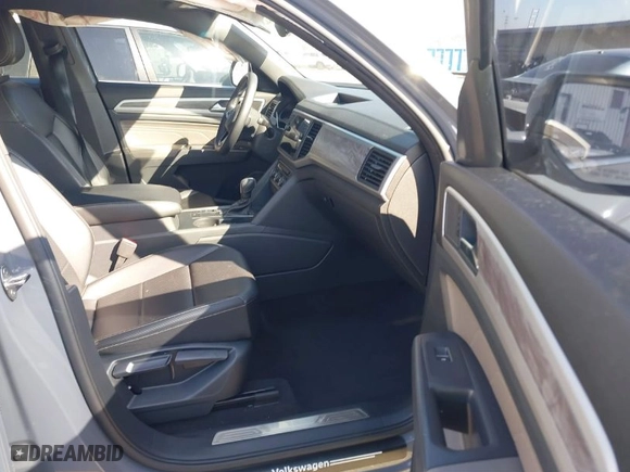 2021 Volkswagen Atlas Cross Sport 3.6L V6 SE w/Technology with VIN 1V2WE2CA5MC238201, listed as a IAAI auction lot 41642416 with 42,542 mi miles. Bid and sale history available at carsss.com. Image 5.
