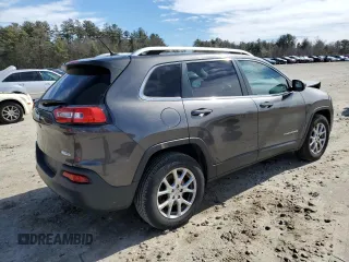 2016 Jeep Cherokee Latitude with VIN 1C4PJMCB0GW371764, listed as a Copart auction lot 47958335 with 121,571 mi miles and Salvage Title. Bid and sale history available at carsss.com. Image 3.
