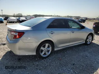 2013 Toyota Camry L with VIN 4T1BF1FK4DU641152, listed as a Copart auction lot 49904965 with 174,677 mi miles and Salvage Title. Bid and sale history available at DreamBid. Image 3.