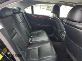 2012 Lexus LS 460 z VIN JTHCL5EF8C5014801, wystawiony jako Copart lot #55930285 z przebiegiem 107 487 mil mil oraz Czysty tytuł • Clean title. Historia ofert i sprzedaży dostępna na DreamBid. Obrazek 10.