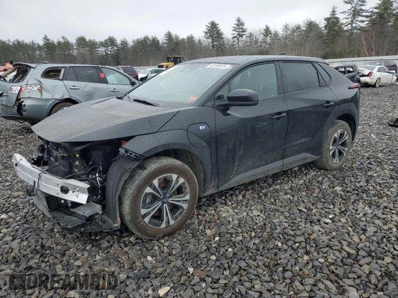 2023 Subaru Solterra Premium z VIN JTMABABA9PA016535, wystawiony jako Copart lot #45106524 z przebiegiem 6 495 mil mil oraz . Historia ofert i sprzedaży dostępna na DreamBid. Obrazek 1.