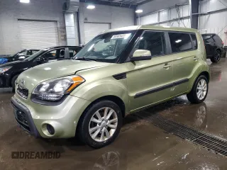 2013 Kia Soul + z VIN KNDJT2A62D7525522, wystawiony jako Copart lot #55583425 z przebiegiem 170 235 mil mil oraz Szkoda całkowita • Salvage title. Historia ofert i sprzedaży dostępna na DreamBid. Obrazek 1.