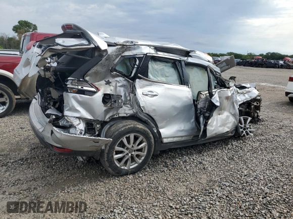 2017 Nissan Rogue SV z VIN KNMAT2MV3HP525943, wystawiony jako Copart lot #67040194 z przebiegiem Nie podano mil oraz Szkoda całkowita • Salvage title. Historia ofert i sprzedaży dostępna na DreamBid. Obrazek 3.