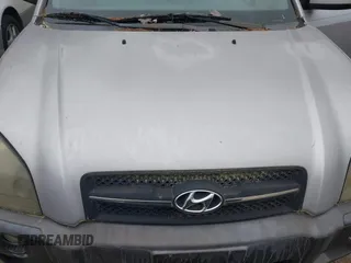2005 Hyundai Tucson GLS with VIN KM8JN12D65U209038, listed as a IAAI auction lot 41929507 with 221,450 mi miles. Bid and sale history available at carsss.com. Image 6.