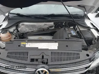 2015 Volkswagen Tiguan SE z VIN WVGBV7AX5FW584833, wystawiony jako IAAI lot #41855476 z przebiegiem 123 299 mil mil oraz . Historia ofert i sprzedaży dostępna na DreamBid. Obrazek 10.