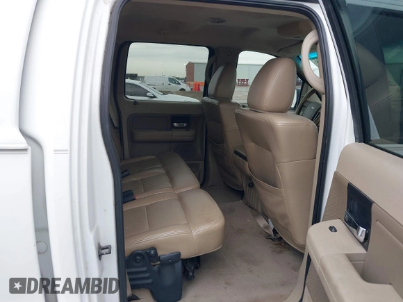 2007 Ford F-150 XLT z VIN 1FTRW12W17KB03035, wystawiony jako IAAI lot #41939348 z przebiegiem 168 094 mil mil oraz . Historia ofert i sprzedaży dostępna na DreamBid. Obrazek 8.