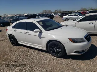 2013 Chrysler 200 Limited with VIN 1C3CCBCG7DN719221, listed as a Copart auction lot 48366425 with 186,274 mi miles and Salvage Title. Bid and sale history available at carsss.com. Image 4.