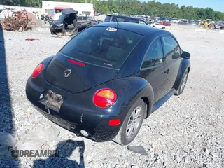 2005 Volkswagen New Beetle Coupe GL with VIN 3VWBK31C25M413925, listed as a IAAI auction lot 39823280 with 72,382 mi miles. Bid and sale history available at carsss.com. Image 4.