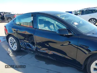 2023 Tesla Model 3 z VIN 5YJ3E1EA4PF552103, wystawiony jako IAAI lot #40782218 z przebiegiem 20 997 mil mil oraz . Historia ofert i sprzedaży dostępna na DreamBid. Obrazek 6.
