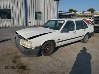 1994 Volvo 900 z VIN YV1JS8611R1172830, wystawiony jako Copart lot #75955284 z przebiegiem 222 846 mil mil oraz Szkody całkowita. Historia ofert i sprzedaży dostępna na DreamBid. Obrazek 1.