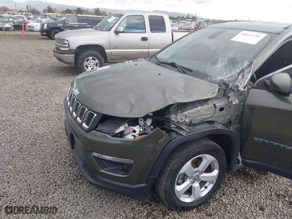 2018 Jeep Compass Latitude with VIN 3C4NJCBB2JT468805, listed as a IAAI auction lot 40621256 with 115,501 mi miles. Bid and sale history available at carsss.com. Image 6.