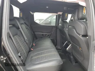 2022 Rivian R1T Adventure z VIN 7FCTGAAA5NN015734, wystawiony jako Copart lot #44019715 z przebiegiem 27 542 mil mil oraz Szkody całkowita. Historia ofert i sprzedaży dostępna na DreamBid. Obrazek 11.