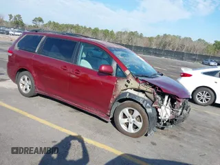 2012 Toyota Sienna LE AAS with VIN 5TDKK3DCXCS227268, listed as a IAAI auction lot 41504555 with 268,609 mi miles. Bid and sale history available at carsss.com. Image 1.
