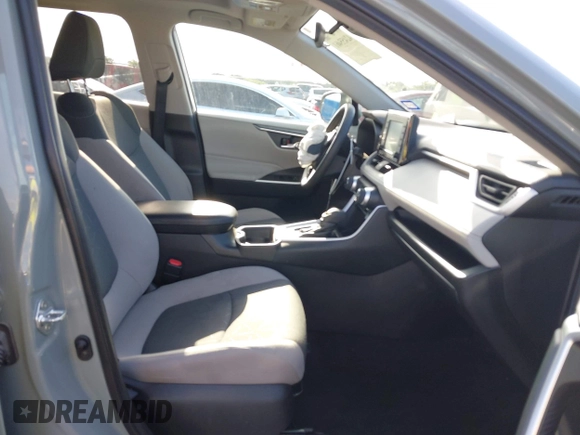 2021 Toyota RAV4 XLE with VIN 2T3W1RFV6MW163395, listed as a IAAI auction lot 42455461 with 65,840 mi miles and . Bid and sale history available at DreamBid. Image 5.