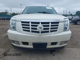 2012 Cadillac Escalade Luxury z VIN 1GYS4BEF4CR120481, wystawiony jako IAAI lot #42423588 z przebiegiem Nie podano mil oraz . Historia ofert i sprzedaży dostępna na DreamBid. Obrazek 12.