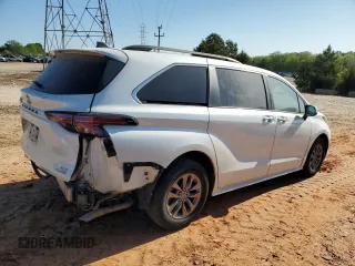 2021 Toyota Sienna XLE with VIN 5TDYRKEC5MS009173, listed as a Copart auction lot 52110265 with 81,880 mi miles and Salvage Title. Bid and sale history available at carsss.com. Image 3.