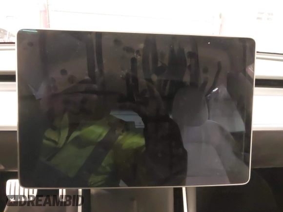 2020 Tesla Model 3 Performance z VIN 5YJ3E1EC3LF641768, wystawiony jako IAAI lot #41542615 z przebiegiem 43 343 mil mil oraz . Historia ofert i sprzedaży dostępna na DreamBid. Obrazek 19.