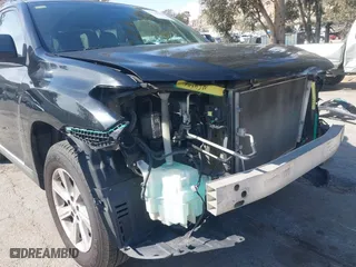 2013 Toyota Highlander with VIN 5TDZK3EH4DS135471, listed as a IAAI auction lot 41746204 with 117,922 mi miles. Bid and sale history available at carsss.com. Image 19.