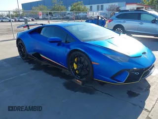2019 Lamborghini Huracan z VIN ZHWUD4ZF8KLA11733, wystawiony jako IAAI lot #41433768 z przebiegiem 11 736 mil mil oraz . Historia ofert i sprzedaży dostępna na DreamBid. Obrazek 1.