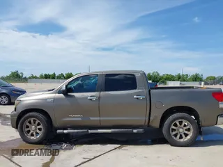2007 Toyota Tundra Limited z VIN 5TBEV58147S460599, wystawiony jako IAAI lot #42476925 z przebiegiem Nie podano mil oraz . Historia ofert i sprzedaży dostępna na DreamBid. Obrazek 13.