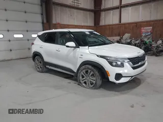 2023 Kia Seltos LX z VIN KNDEPCAAXP7409683, wystawiony jako IAAI lot #42112218 z przebiegiem 39 429 mil mil oraz . Historia ofert i sprzedaży dostępna na DreamBid. Obrazek 1.